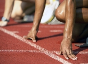 开云官网-F1新赛季揭幕战之夜，楚阿梅尼的自我救赎，从失误到荣耀的逆袭之路