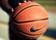 开云足球直播-F1新赛季揭幕战之夜，塔图姆用实力证明自己，跨越赛场的王者对话