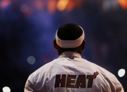 开云体育中国官网-凯尔特人最后时刻击败山西队，福克斯带队取胜