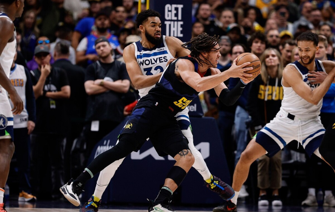 骑士翻盘灰熊，约基奇状态火热