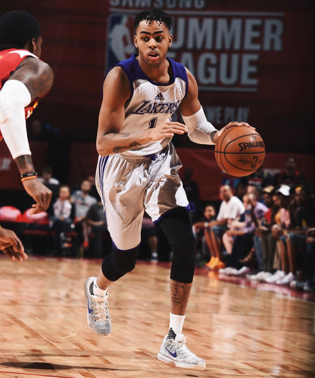 包含篮网压哨逆转老鹰，拉塞尔全场分成全队最高的词条