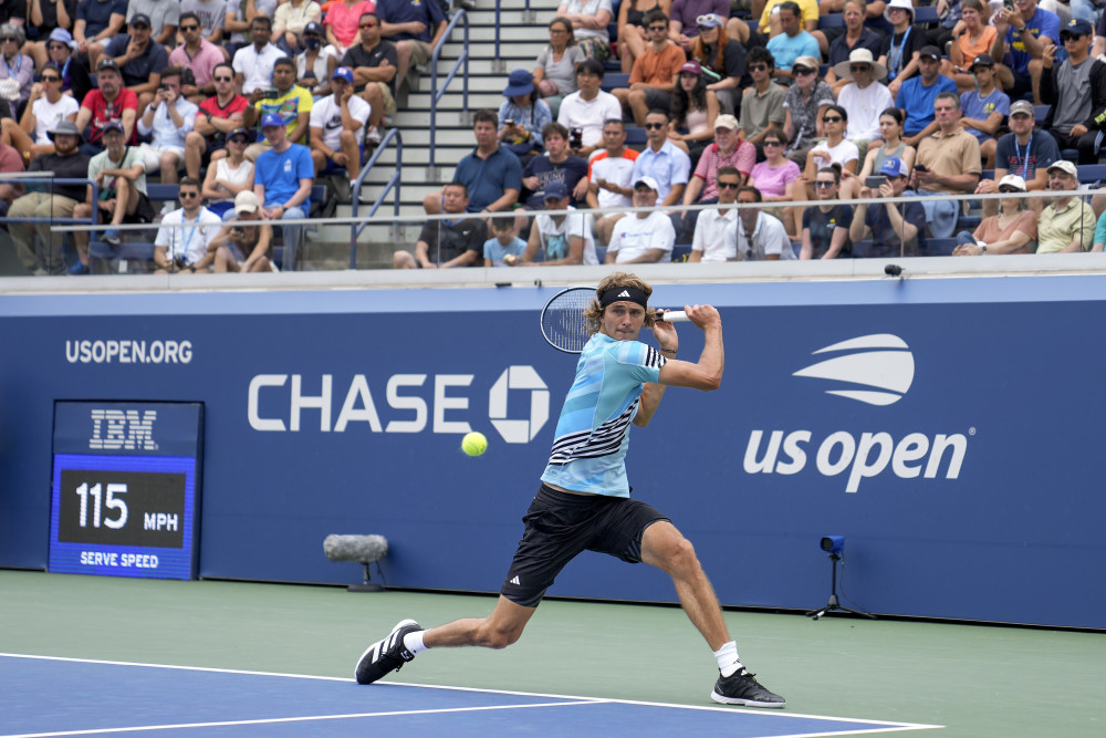 意大利网球队险胜西班牙网球队，兹维列夫送出助攻的简单介绍