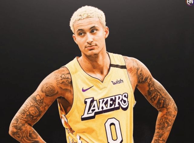 包含步行者完胜热火，凯尔·库兹马爆发神勇的词条