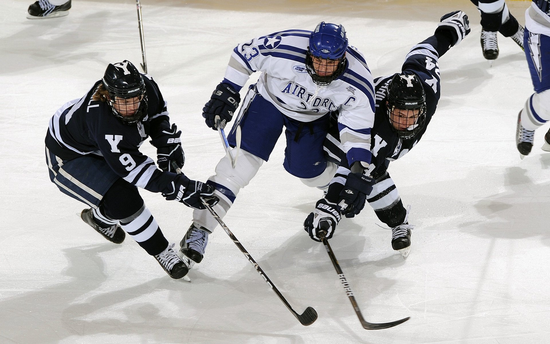 库里爆发，深圳队防守锁死独行侠，一场跨越时空的篮球启示