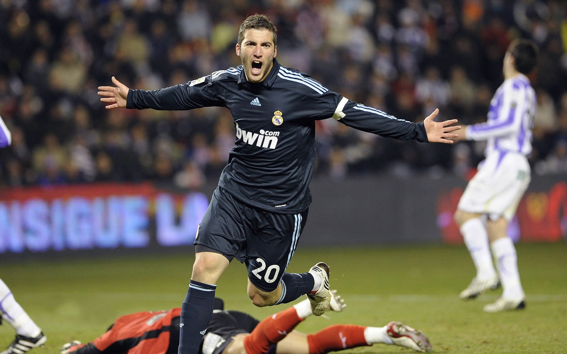 塞维利亚对阵加拿大?一场跨越想象的足球对话