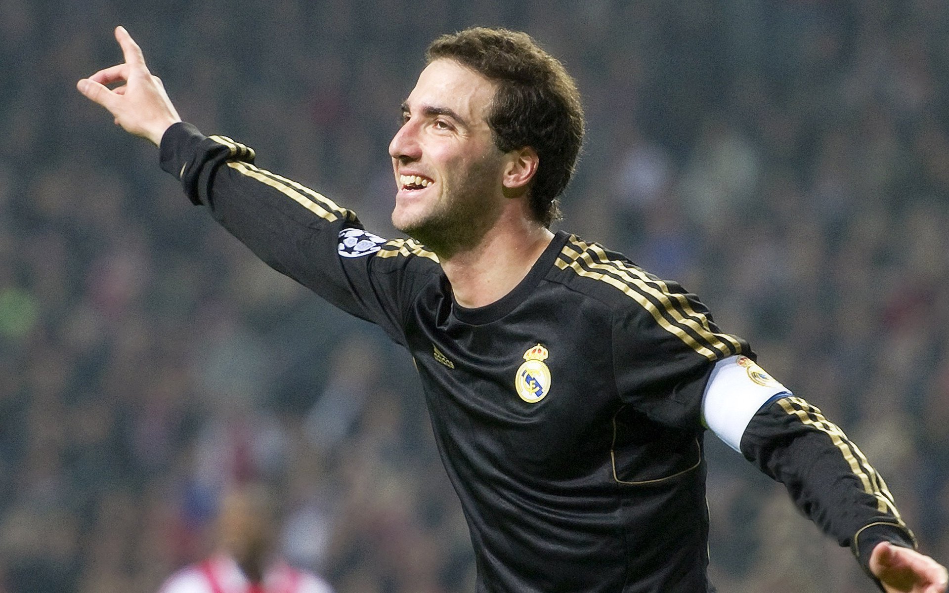 西亚卡姆关键时刻站出来,广东队打穿老鹰